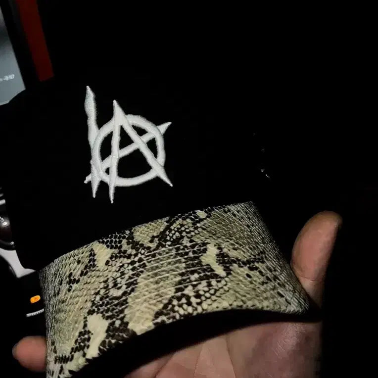 [BUNJANG] KILLTHEHYPE KTHLA LAnarchy Snapback / KILLTHEHYPE 킬더하입 KTHLA LAnarchy 뱀피 스냅백