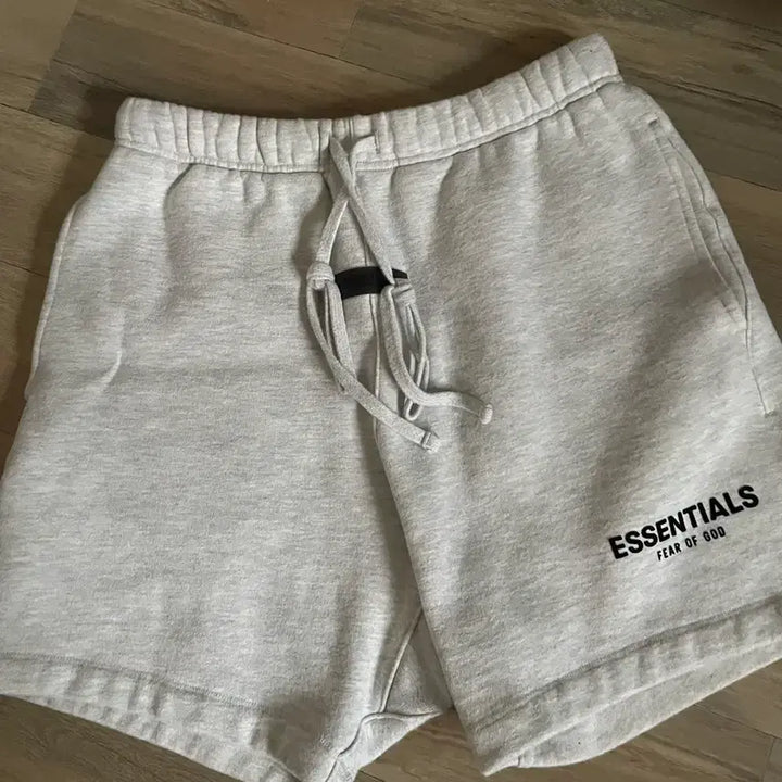 [SOLD OUT] 에센셜 더코어 라이트오트밀 쇼츠 xs