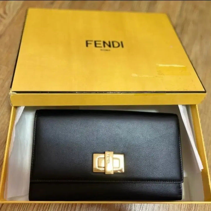 [BUNJANG] Fendi Peekaboo Long Wallet / 펜디 피카부 장지갑