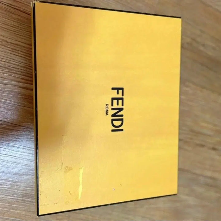 [BUNJANG] Fendi Peekaboo Long Wallet / 펜디 피카부 장지갑
