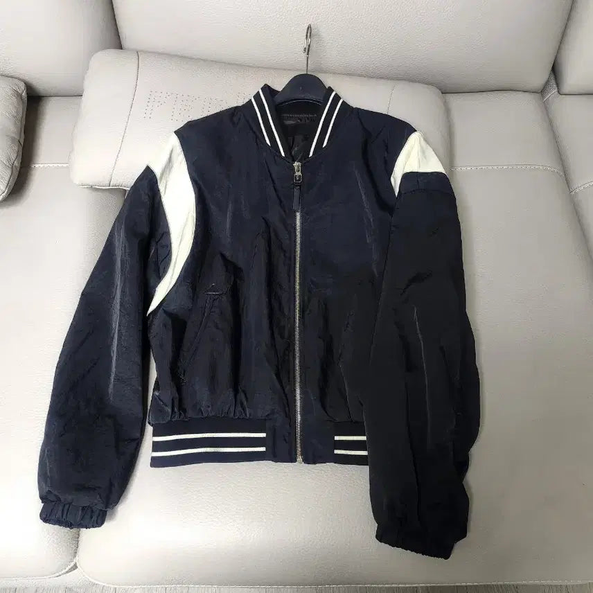 [BUNJANG] Vov Prada Windbreaker Jacket / 보브 프라다 재질 바람막이 점퍼