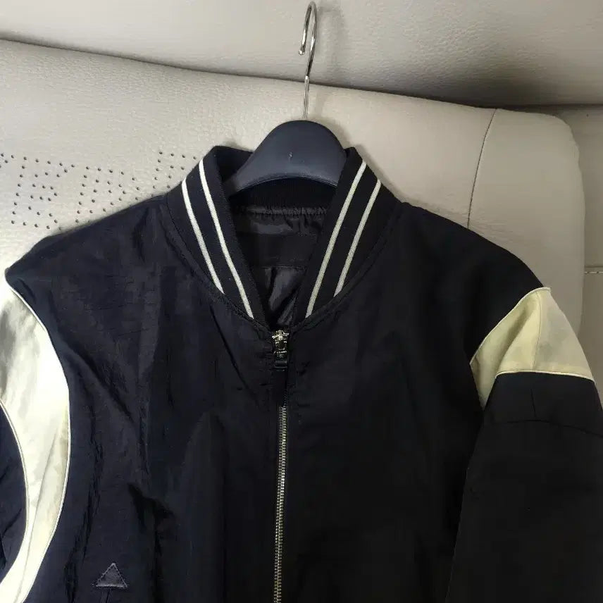 [BUNJANG] Vov Prada Windbreaker Jacket / 보브 프라다 재질 바람막이 점퍼