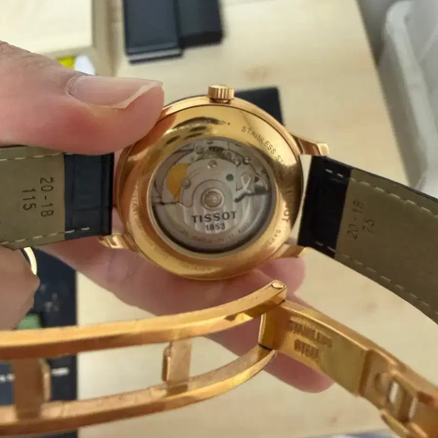 [SOLD OUT] 티쏘 트래디션 오토매틱 스몰 세컨드 드레스워치 판매합니다.