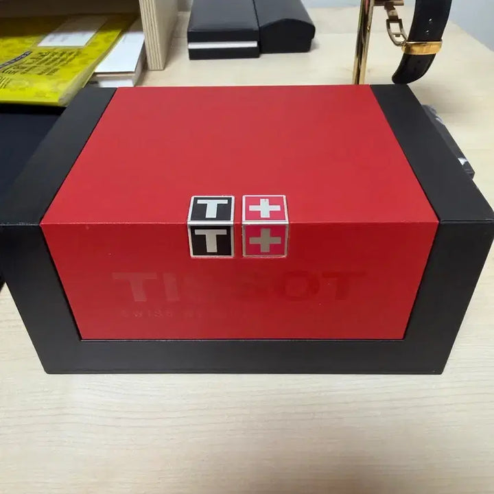 [SOLD OUT] 티쏘 트래디션 오토매틱 스몰 세컨드 드레스워치 판매합니다.