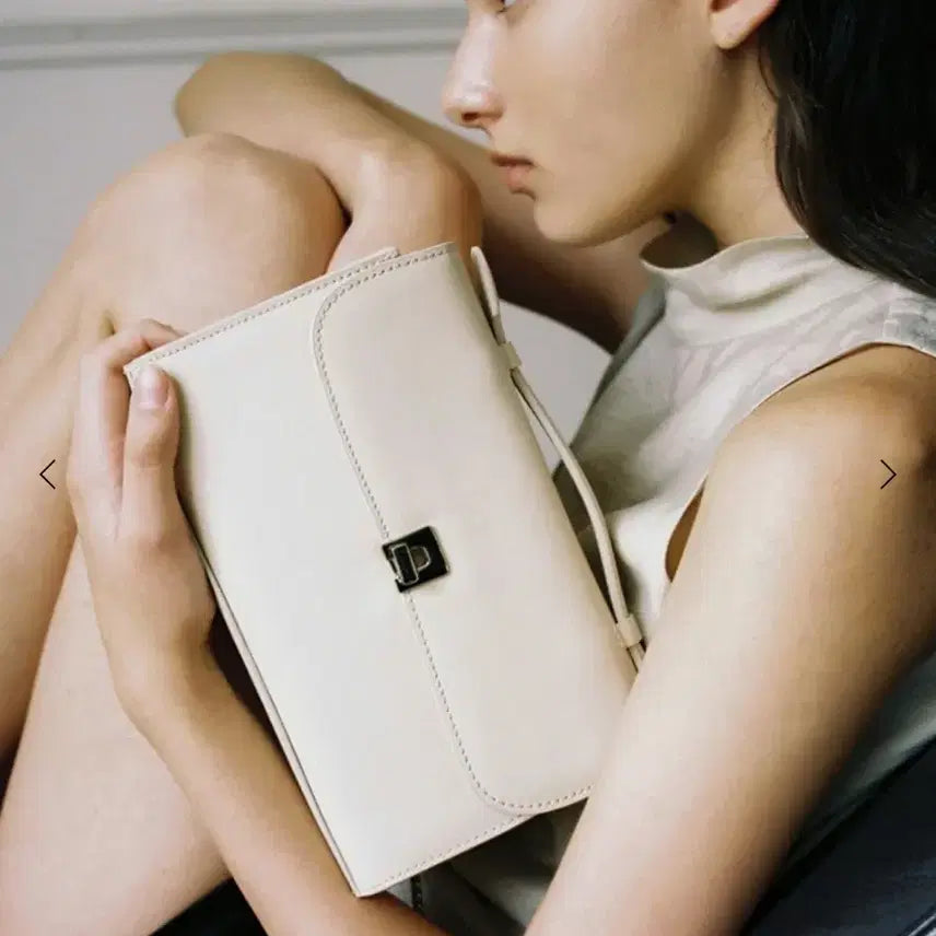 [BUNJANG] Sie Swan Square Flap Bag - Sand Beige / 시에 sie 스완 스퀘어 플랩백 샌드베이지
