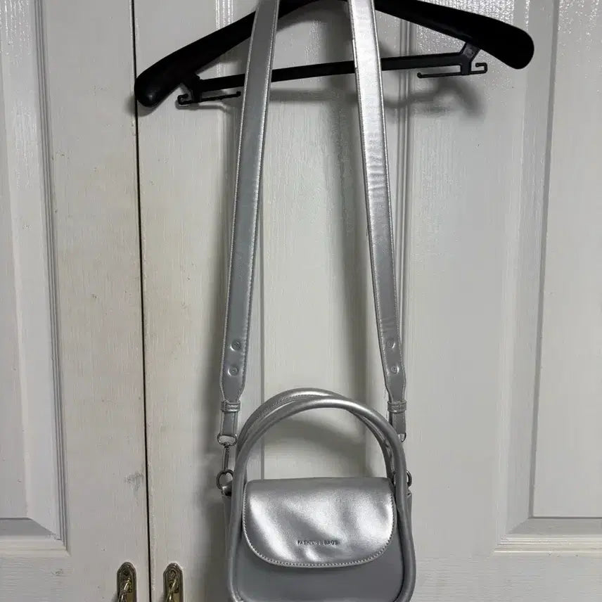 [SOLD OUT] 어썸클로젯 미니 크로스백