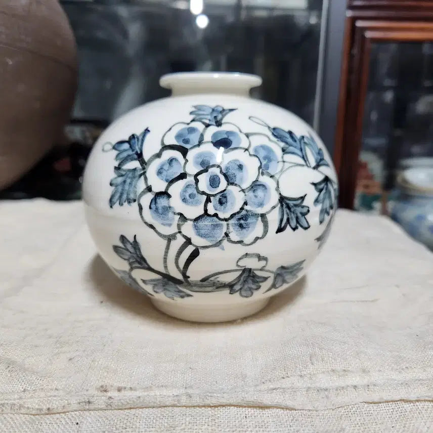 [BUNJANG] Celadon Porcelain Peony Motif Vase / 목단문 소호