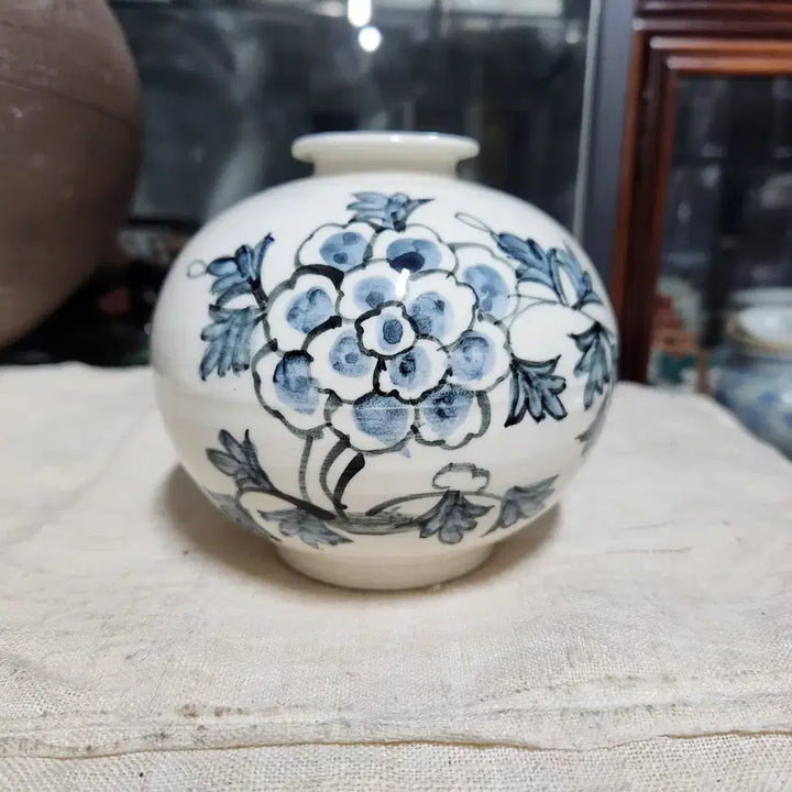 [BUNJANG] Celadon Porcelain Peony Motif Vase / 목단문 소호