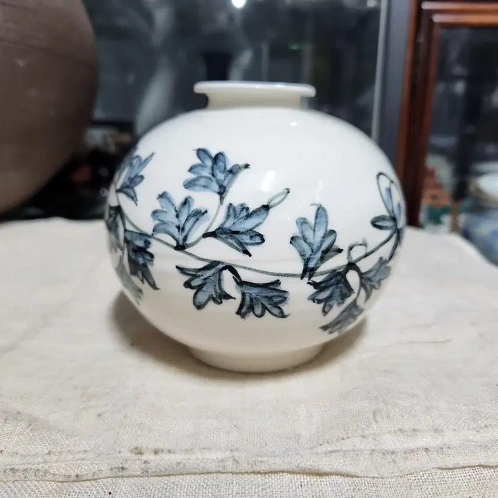 [BUNJANG] Celadon Porcelain Peony Motif Vase / 목단문 소호