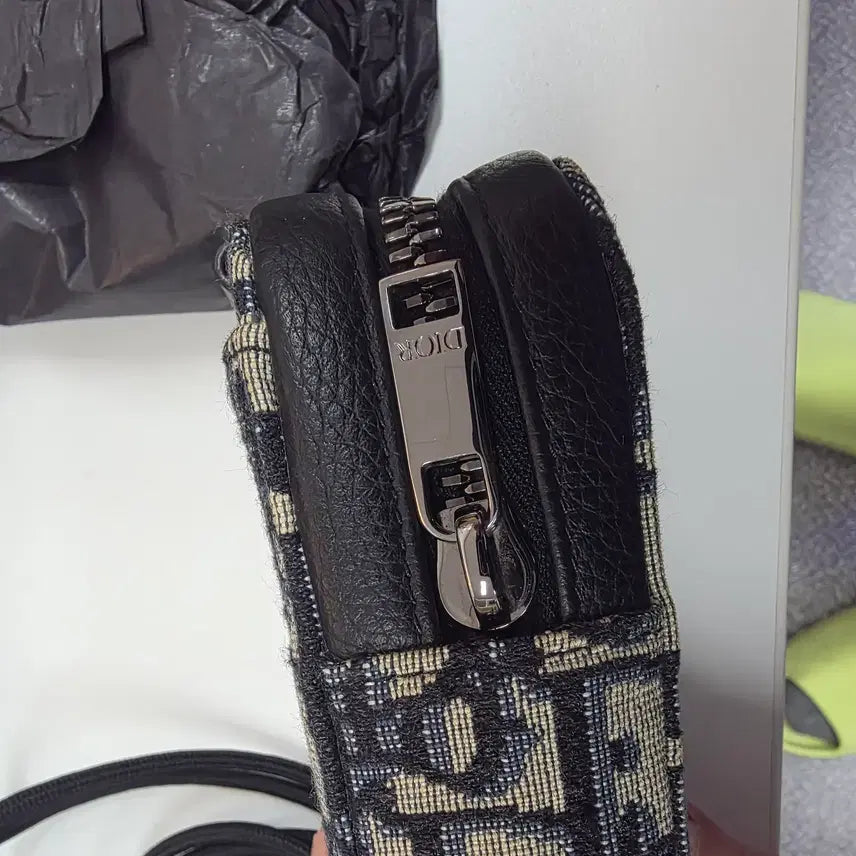[BUNJANG] Dior Oblique Vertical Pouch / [디올 공홈 제품 / 실사용 5회 미만] 디올 오블리크 버티컬 파우치