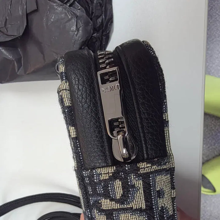 [BUNJANG] Dior Oblique Vertical Pouch / [디올 공홈 제품 / 실사용 5회 미만] 디올 오블리크 버티컬 파우치