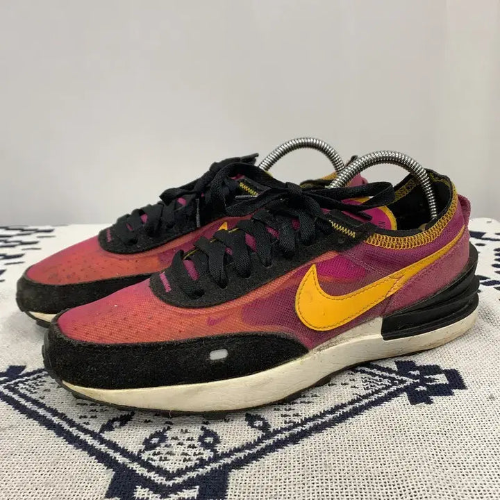[BUNJANG] Nike Waffle One Active Fuchsia Sneakers (240) / 나이키 와플원 액티브 푸시아 운동화 스니커즈 240 E02056
