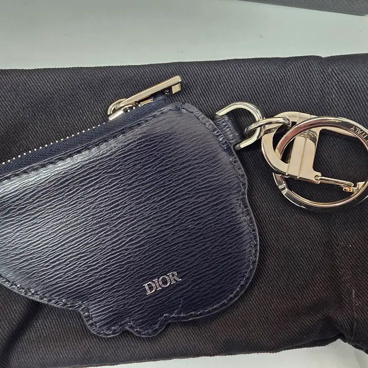 [BUNJANG] Dior Saddle Bag Leather Charm / [디올 공홈 구매 / 실사용 5회 미만] 디올 새들백 가죽 참