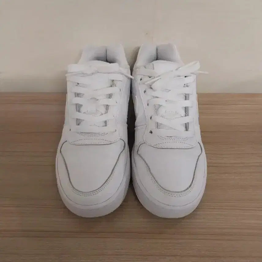 [BUNJANG] Nike Evernon Low White Sneakers (250) / 여성 나이키 에버논 로우 화이트 운동화 (250)