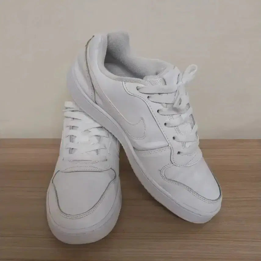 [BUNJANG] Nike Evernon Low White Sneakers (250) / 여성 나이키 에버논 로우 화이트 운동화 (250)