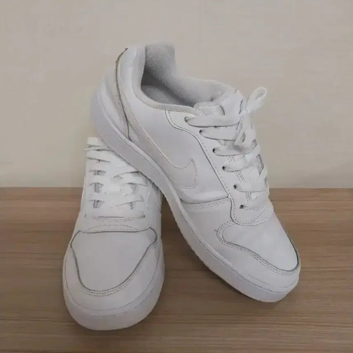 [BUNJANG] Nike Evernon Low White Sneakers (250) / 여성 나이키 에버논 로우 화이트 운동화 (250)