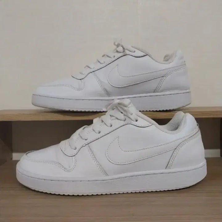 [BUNJANG] Nike Evernon Low White Sneakers (250) / 여성 나이키 에버논 로우 화이트 운동화 (250)