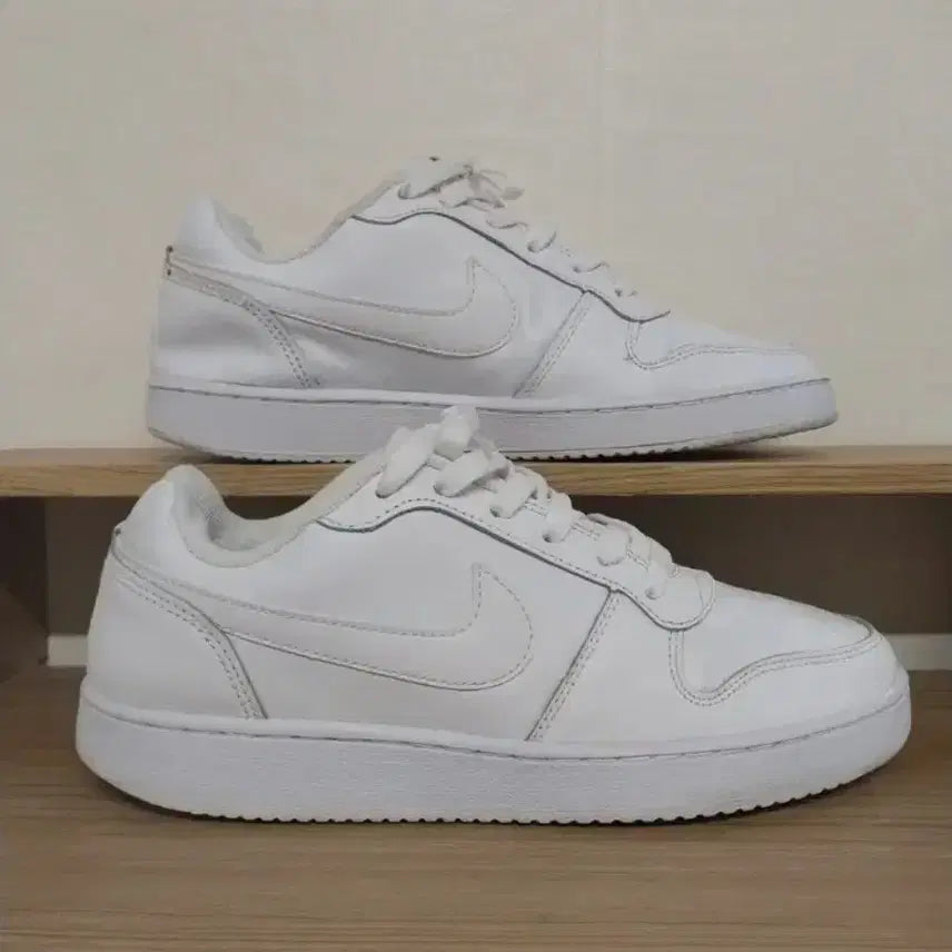[BUNJANG] Nike Evernon Low White Sneakers (250) / 여성 나이키 에버논 로우 화이트 운동화 (250)