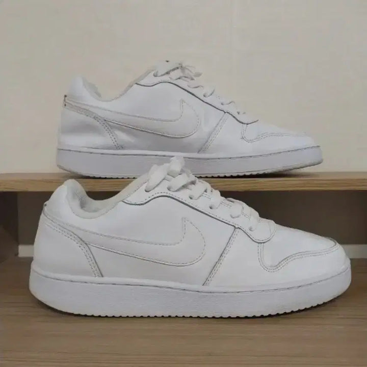 [BUNJANG] Nike Evernon Low White Sneakers (250) / 여성 나이키 에버논 로우 화이트 운동화 (250)