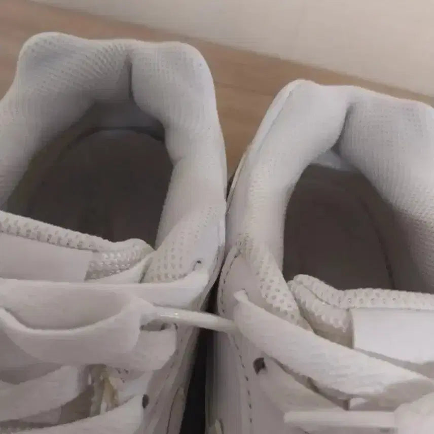 [BUNJANG] Nike Evernon Low White Sneakers (250) / 여성 나이키 에버논 로우 화이트 운동화 (250)