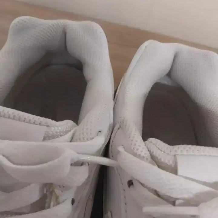 [BUNJANG] Nike Evernon Low White Sneakers (250) / 여성 나이키 에버논 로우 화이트 운동화 (250)