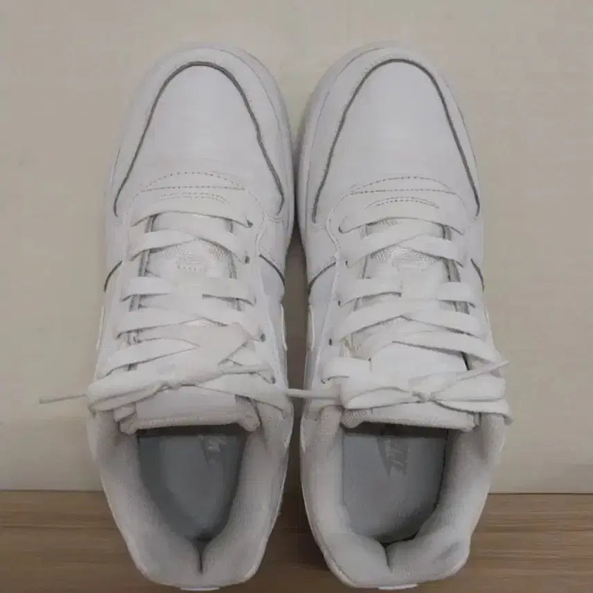 [BUNJANG] Nike Evernon Low White Sneakers (250) / 여성 나이키 에버논 로우 화이트 운동화 (250)