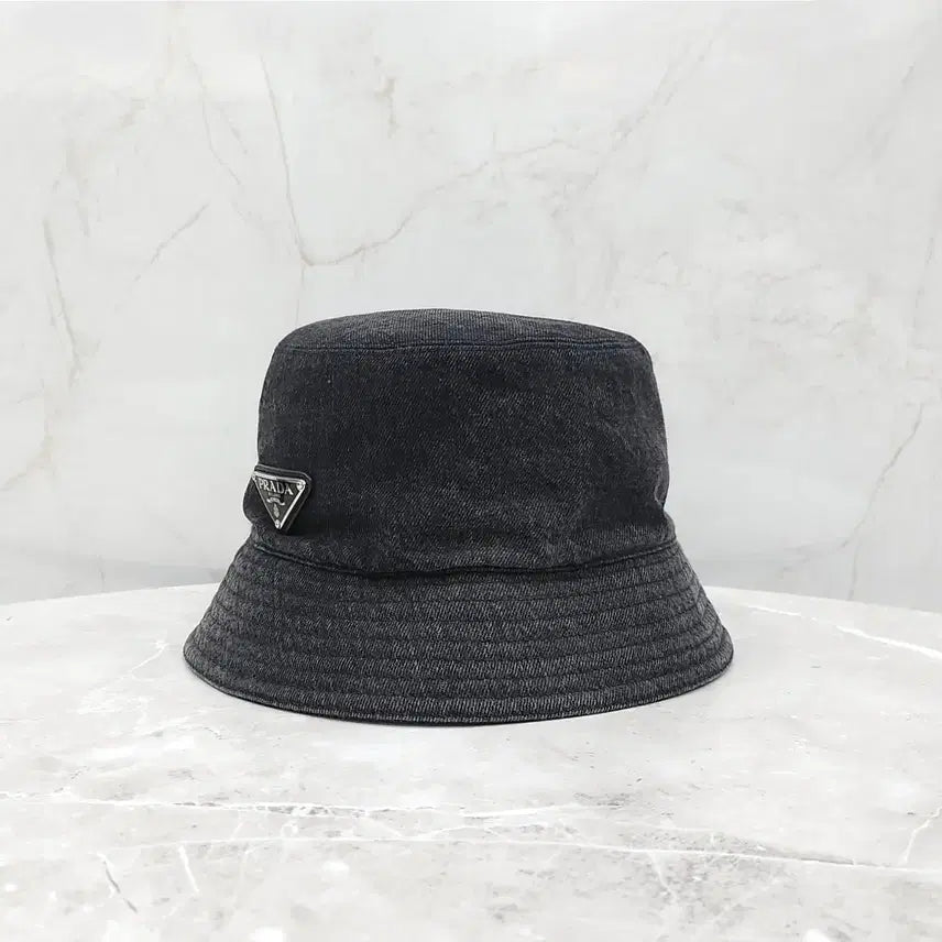 [BUNJANG] Prada Triangle Logo Denim Bucket Hat Black L / 프라다 삼각로고 데님 블랙 버킷햇 L 1HC137