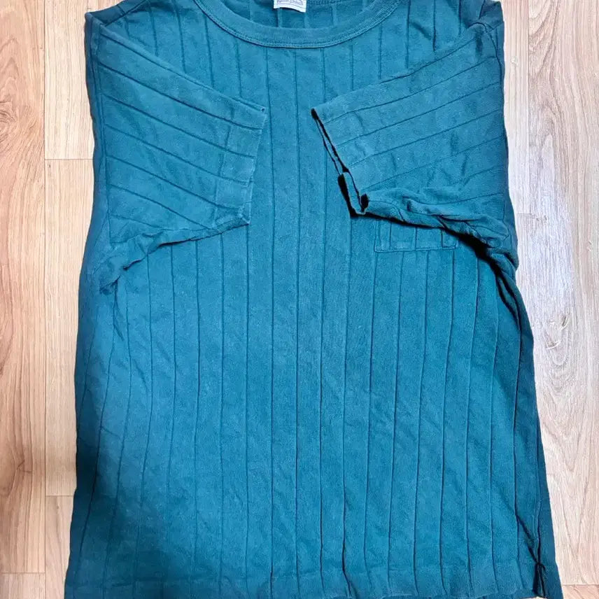 [BUNJANG] ITZY Ryujin 46size Lip Tee / 엣라코 립티 그린 46사이즈 판매합니다