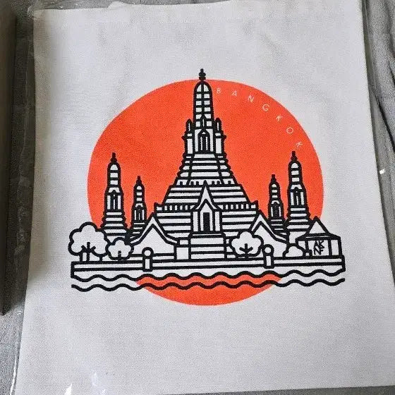[BUNJANG] Bangkok Temple White Canvas Tote Bag / 방콕사원 그림 힌색 컨버스 토드백 판매 새제품