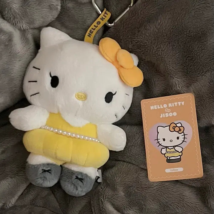 [BUNJANG] Jisoo Hello Kitty Plush Keyring Yellow Collaboration / (오늘끝,예쁜개체) 헬로키티 X 지수 플러시 키링 옐로우 콜라보