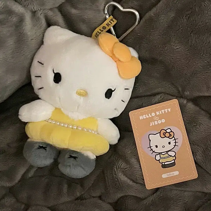 [BUNJANG] Jisoo Hello Kitty Plush Keyring Yellow Collaboration / (오늘끝,예쁜개체) 헬로키티 X 지수 플러시 키링 옐로우 콜라보