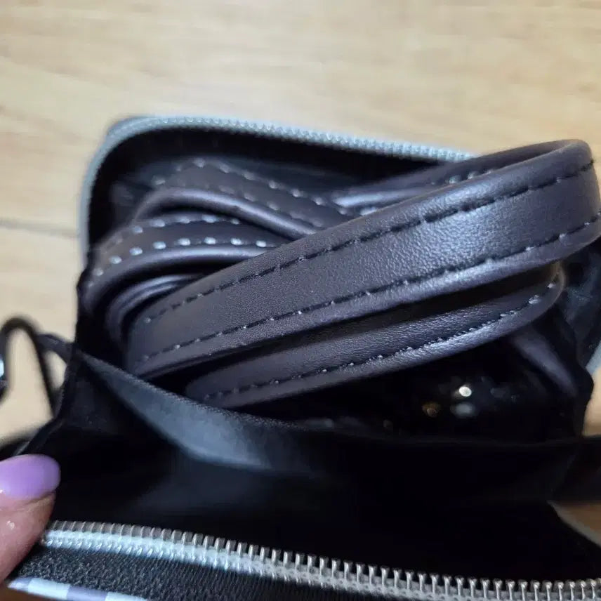 [BUNJANG] Mofsand Batz Carabiner Strap Wallet (Unsealed) / 모프샌드 바츠 카라비너 스트랩지갑  (단순개봉)