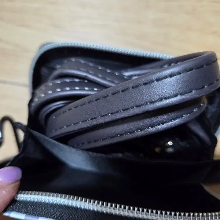 [BUNJANG] Mofsand Batz Carabiner Strap Wallet (Unsealed) / 모프샌드 바츠 카라비너 스트랩지갑  (단순개봉)