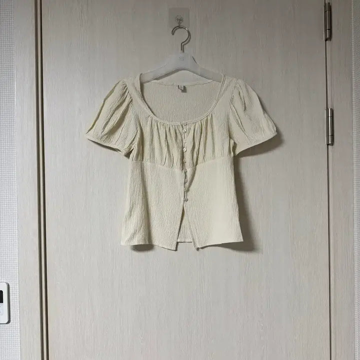 [BUNJANG] Renne Puff Sleeve Blouse - Lemon Ivory / 렌느 퍼프 반팔 블라우스 / 레몬 아이보리