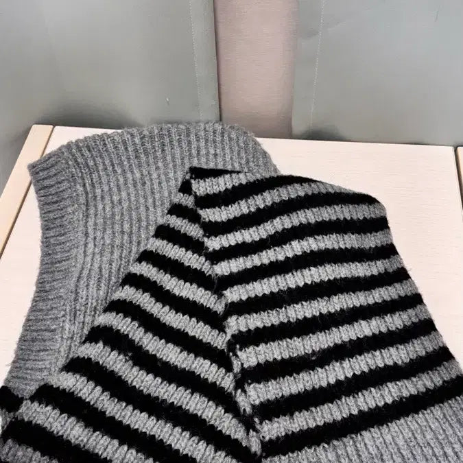 [BUNJANG] LIRISU Charcoal Black Hooded Scarf / 리리수 차콜 블랙 후디 머플러