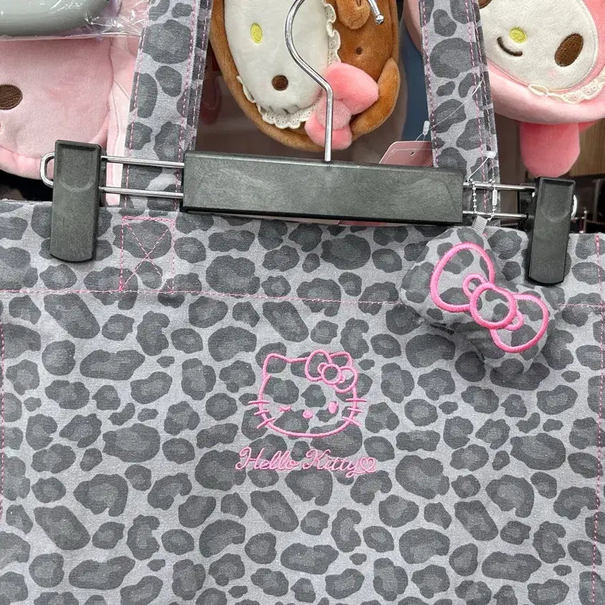 [BUNJANG] Sanrio Hello Kitty Y2K Leopard Shoulder Bag / 일본수입 산리오헬로키티호피숄더백 Y2K핑크자수헬로키티 캔버스호피가방