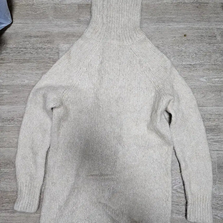 [BUNJANG] 레니본 아이보리 터틀넥 니트 85 / 레니본 아이보리 터틀넥 니트 85