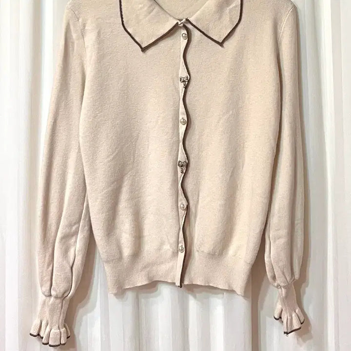 [SOLD OUT] 아이보리 보석 단추 니트 가디건 양호 오염없음