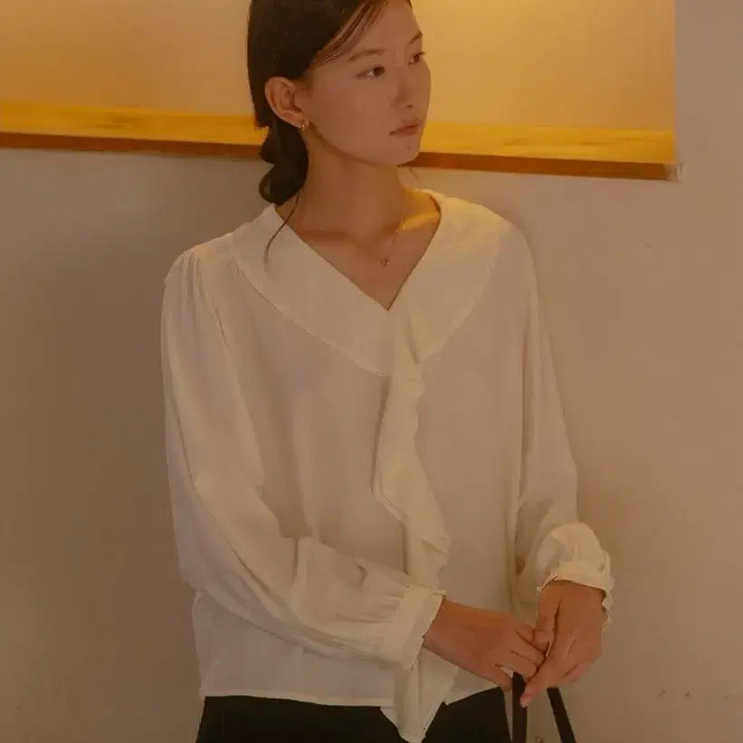 [BUNJANG] Til I Die Flow Ruffle Blouse / 틸아이다이 블라우스 Flow Ruffle blouse 아이보리 새상품