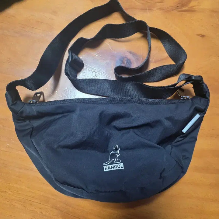 [BUNJANG] Kangol Black Hip Sack / 캉골 블랙 힙색