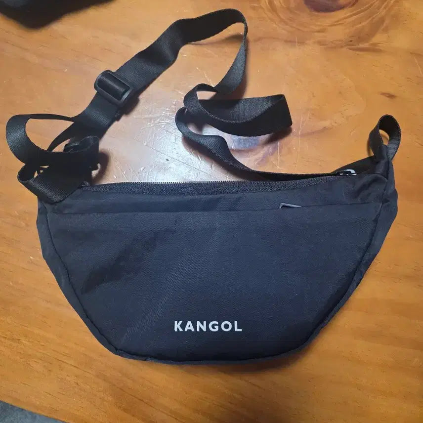 [BUNJANG] Kangol Black Hip Sack / 캉골 블랙 힙색