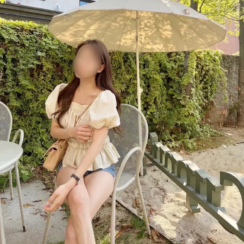 [BUNJANG] lheure Roser Puff Blouse Butter Color / 루흐 lheure 로제퍼프 셔링 블라우스 버터컬러