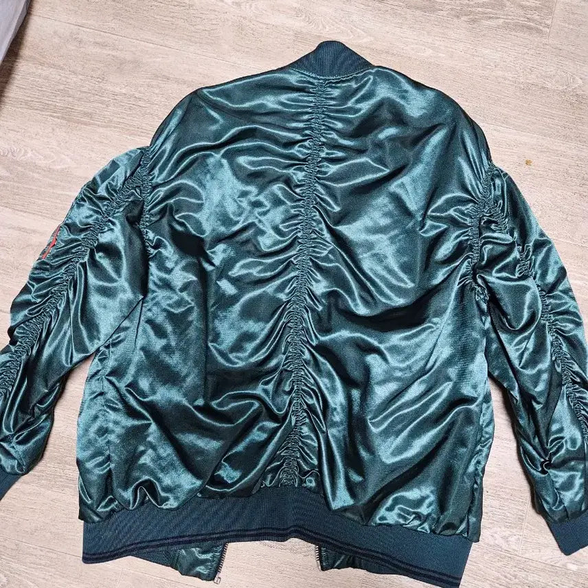 [BUNJANG] Juicy Judy Green Bomber Jacket / 쥬시쥬디 녹색 봄버 재킷 155/80A
