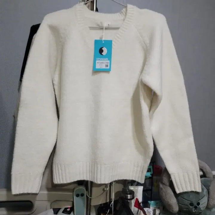 [BUNJANG] LUNA&SOL Ivory V-Neck Knit Sweater / LUNA&SOL 루나엔솔아이보리 브이넥 니트 S (새상품)~프리