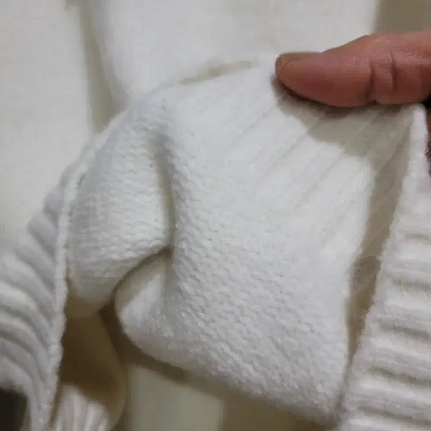 [BUNJANG] LUNA&SOL Ivory V-Neck Knit Sweater / LUNA&SOL 루나엔솔아이보리 브이넥 니트 S (새상품)~프리