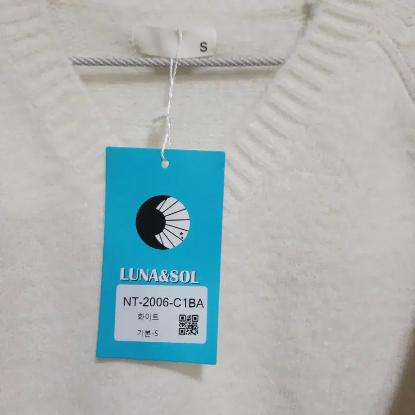 [BUNJANG] LUNA&SOL Ivory V-Neck Knit Sweater / LUNA&SOL 루나엔솔아이보리 브이넥 니트 S (새상품)~프리