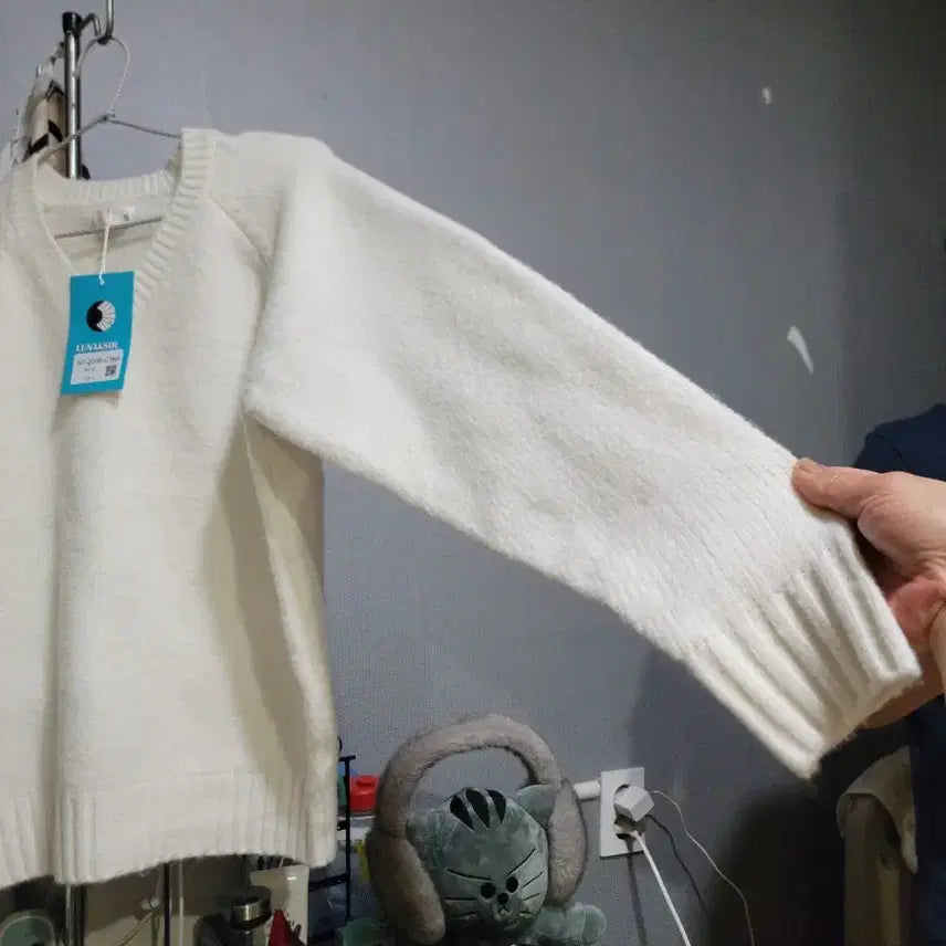 [BUNJANG] LUNA&SOL Ivory V-Neck Knit Sweater / LUNA&SOL 루나엔솔아이보리 브이넥 니트 S (새상품)~프리