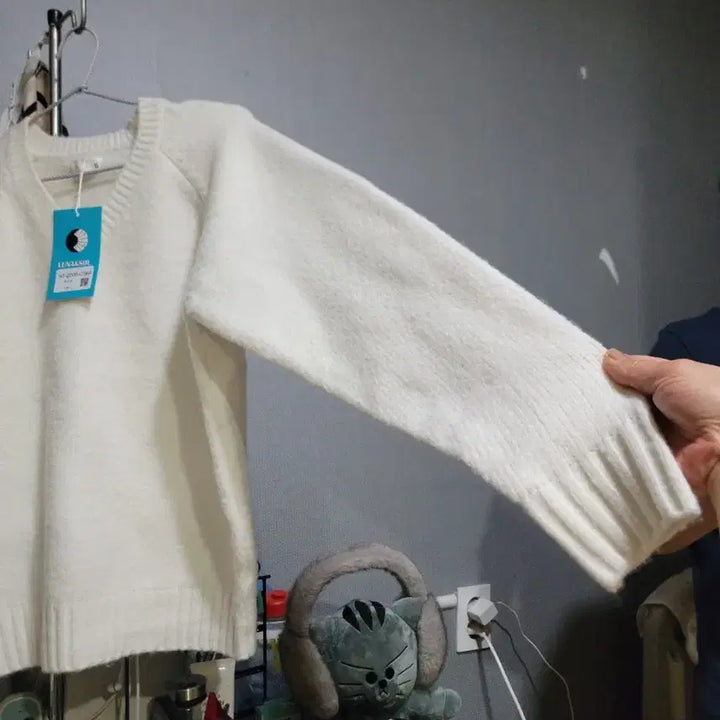 [BUNJANG] LUNA&SOL Ivory V-Neck Knit Sweater / LUNA&SOL 루나엔솔아이보리 브이넥 니트 S (새상품)~프리