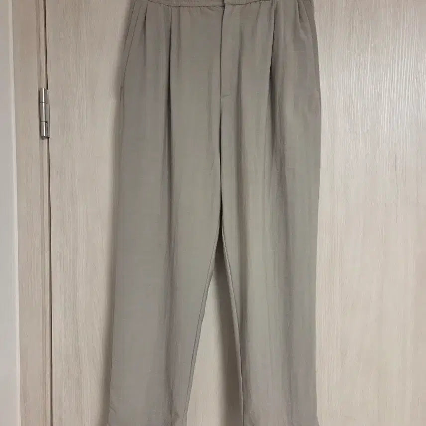 [SOLD OUT] 솔리드옴므 23FW 플리츠 투턱 세미와이드 밴딩 팬츠 46
