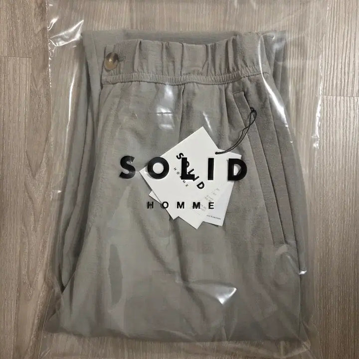 [SOLD OUT] 솔리드옴므 23FW 플리츠 투턱 세미와이드 밴딩 팬츠 46